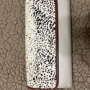 Women’s Fossil wallet. Cream with leopard print